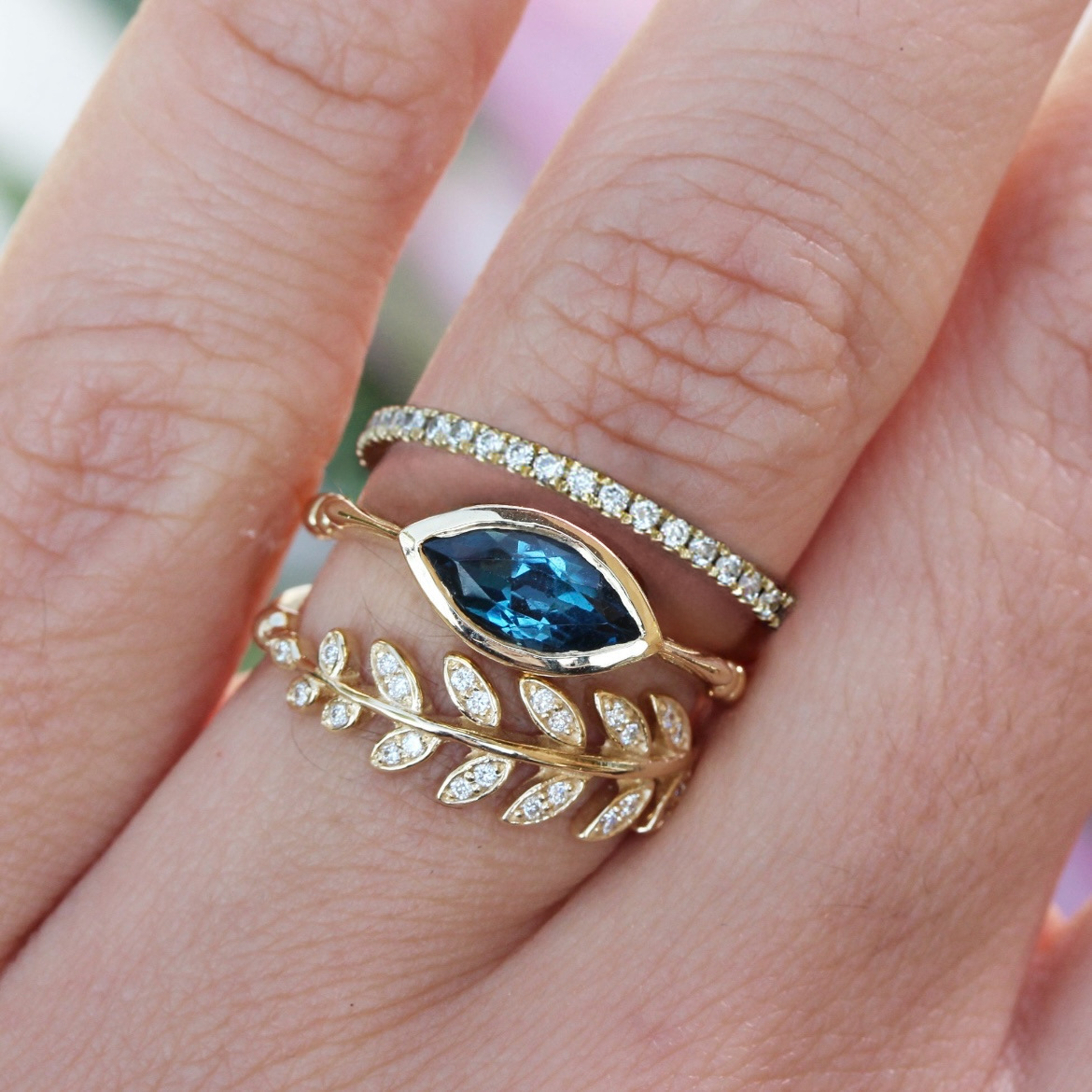 Leaf-shaped Womens Ring With Gold Plating And Sapphire Inlay Jewelry Set