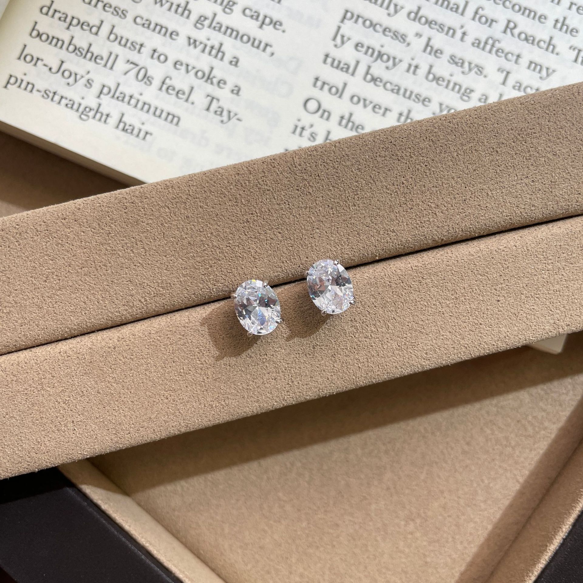 Fashionable Casual Womens Oval Zircon Stud Earrings thumbnail 6