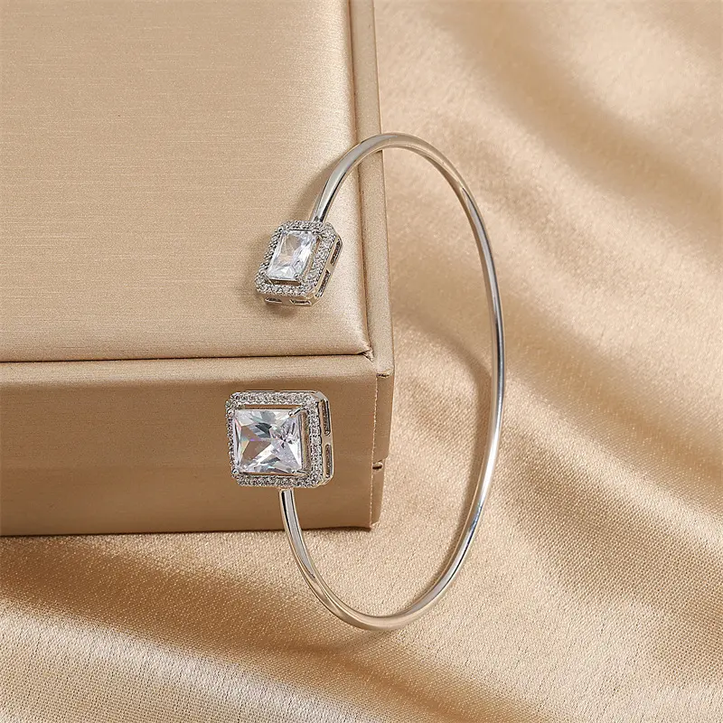 Women's Simple Bracelet High-grade Water Drop Inlaid Square Diamond