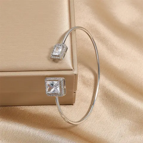 Women's Simple Bracelet High-grade Water Drop Inlaid Square Diamond