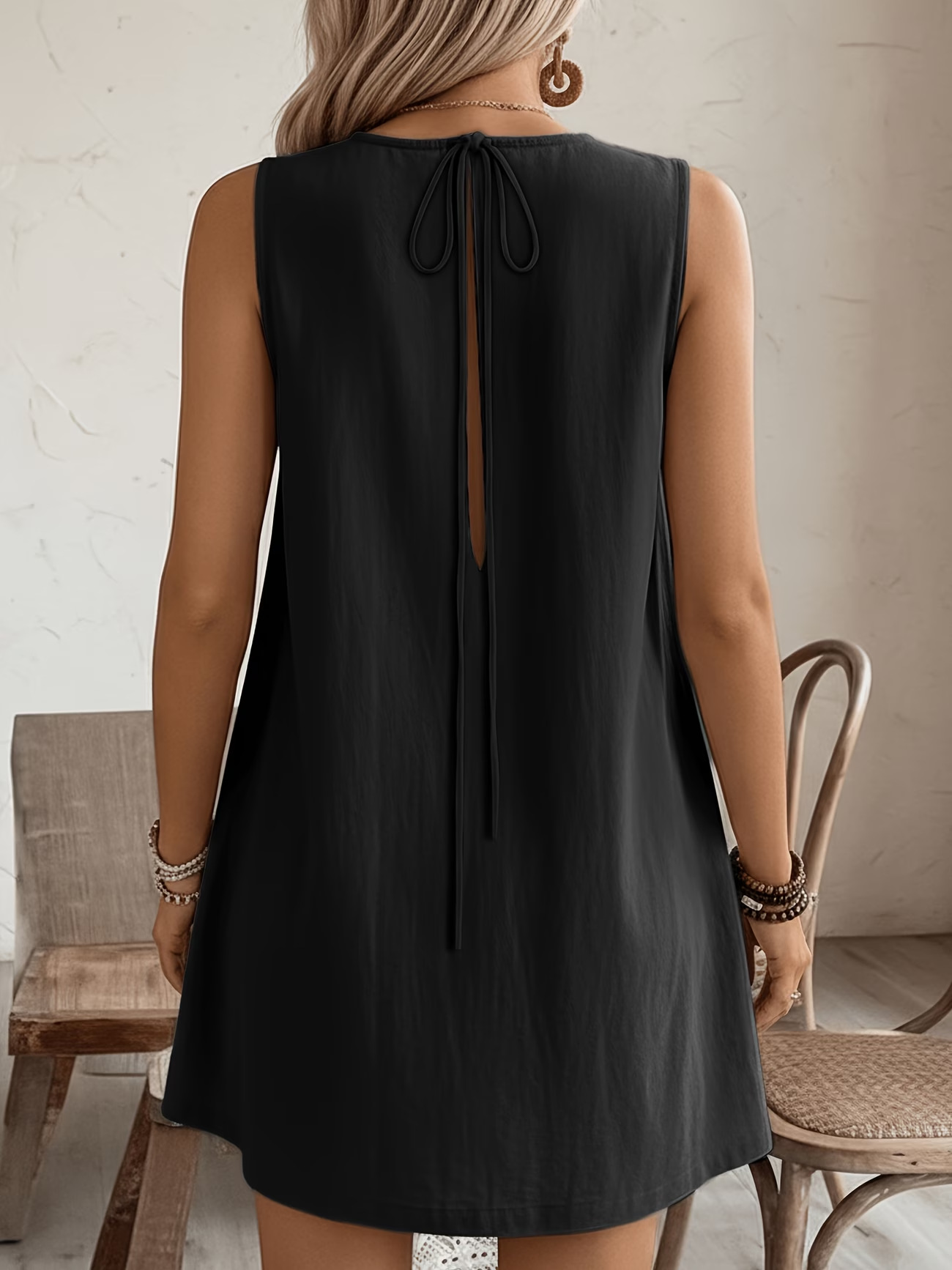 Women's loose fit ruffle dress – movement detail