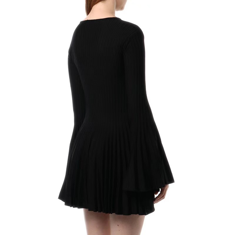 Slim Fit Waist Trimming Knitted French Horn Long Sleeve Dress