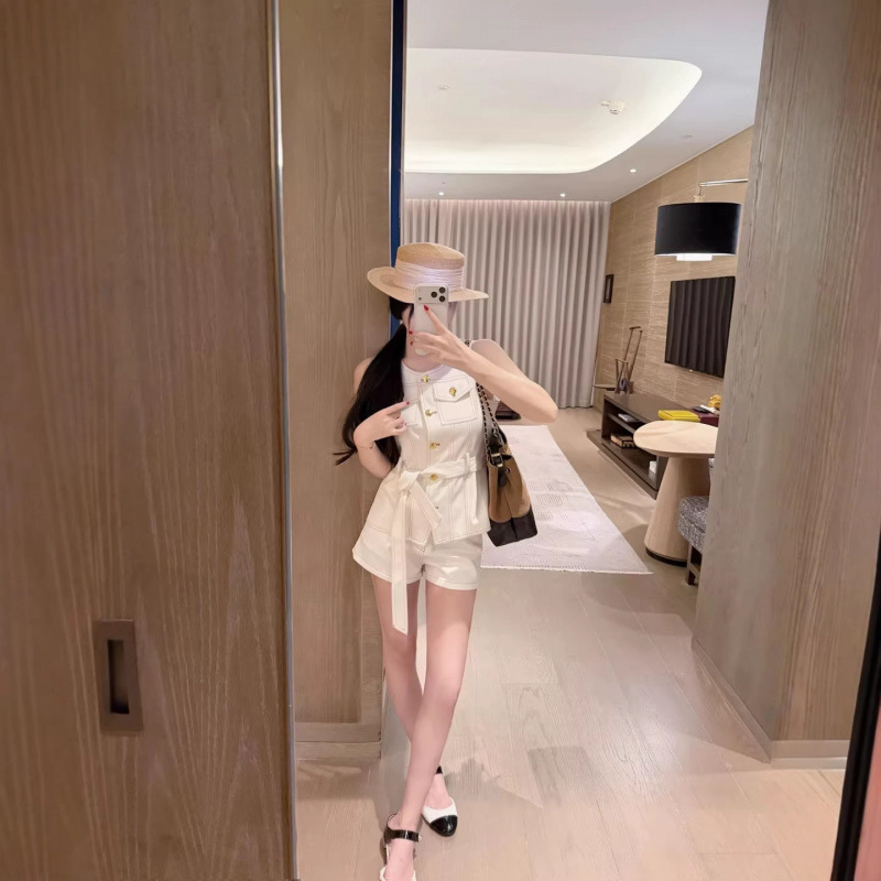 Metal Button High-elastic Waist-cinching Solid-color Vest And Shorts Two-piece Set