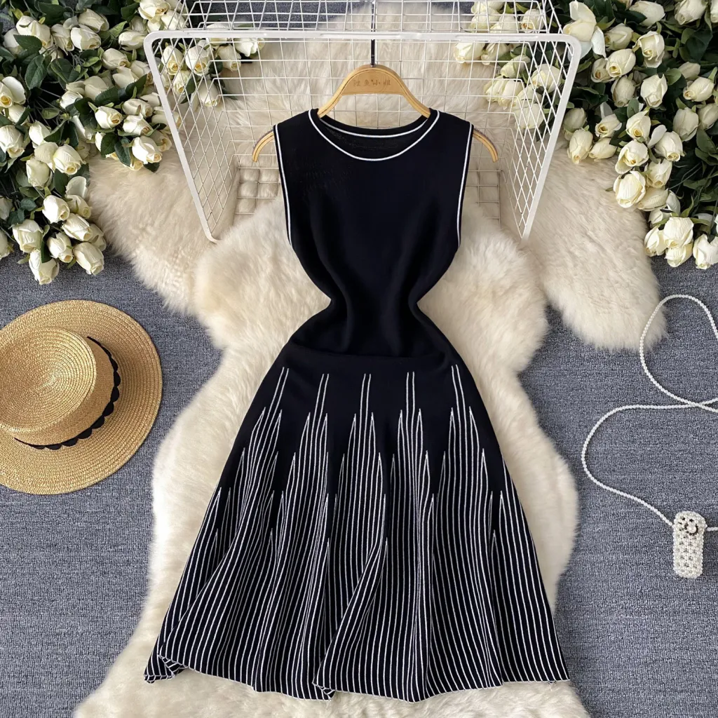 Simple Sleeveless Round-neck Striped Knit Dress For Women - Black