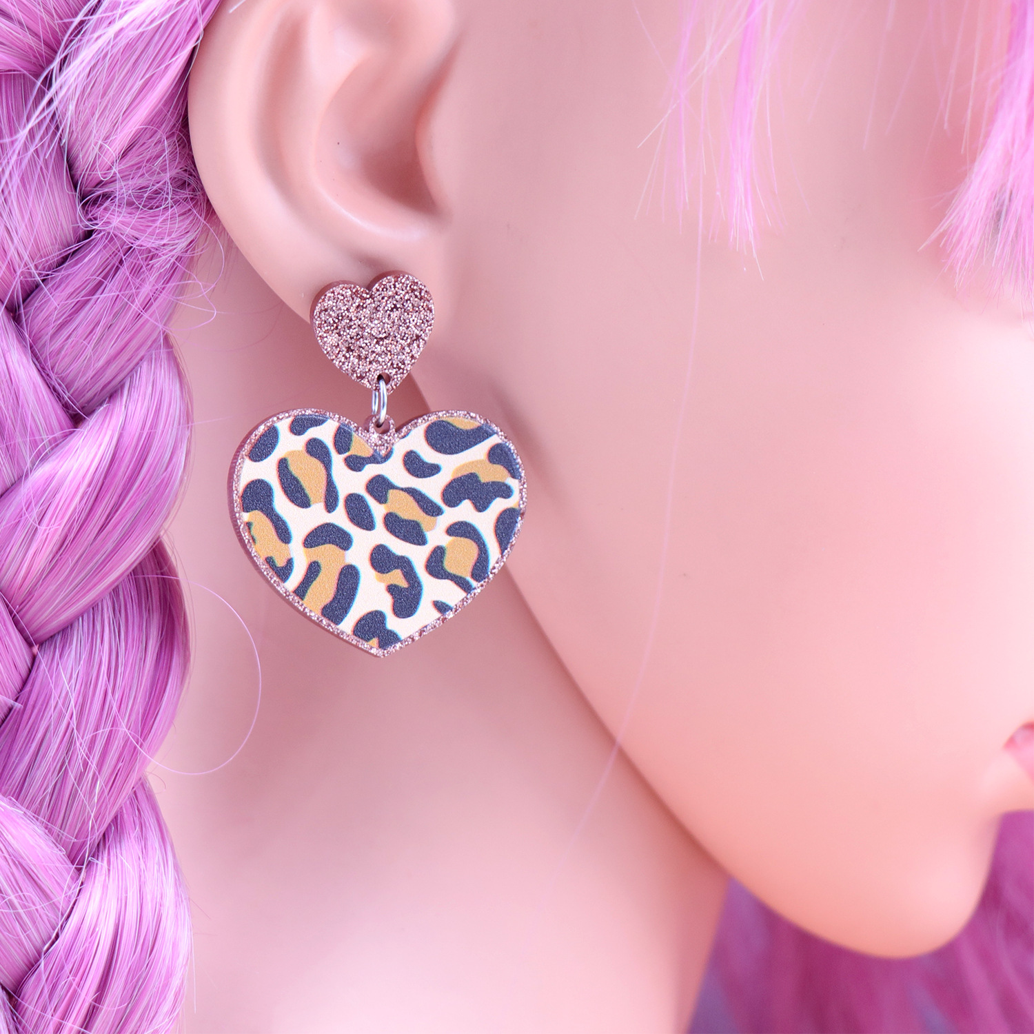 Title 3, Heart-shaped Leopard Earrings Retro