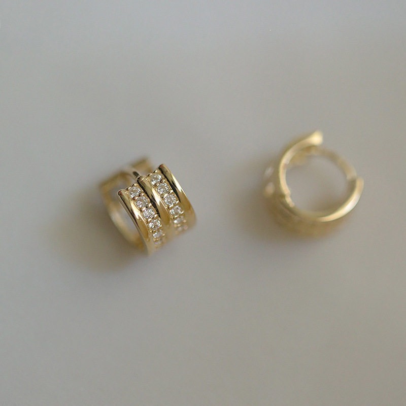 Exquisite And Understatedly Luxurious Womens Ear Clips
