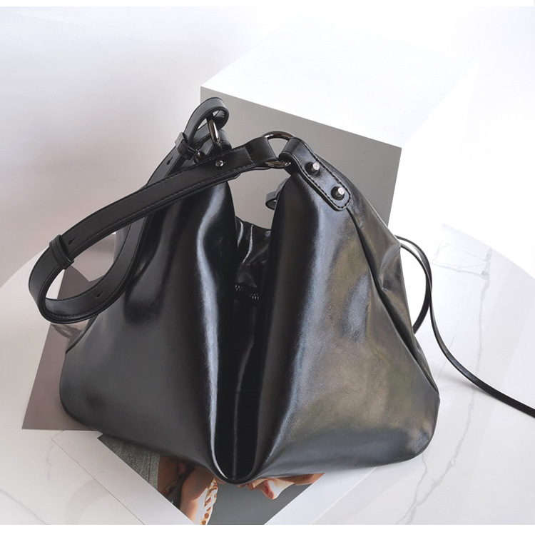 Title 24, Womens Tassel Rivet Large Capacity Cowhide One...