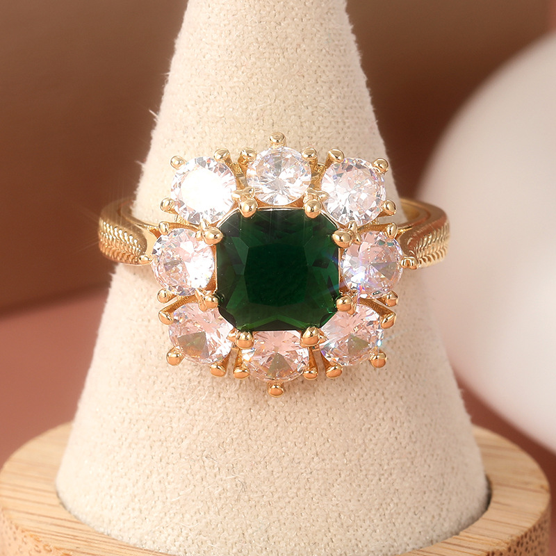 Women's Versatile Green Zircon Retro-Style Ring