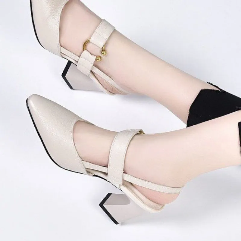 Women's Casual Square Toe Horseshoe Heel Chunky Heel Sandals - Beige