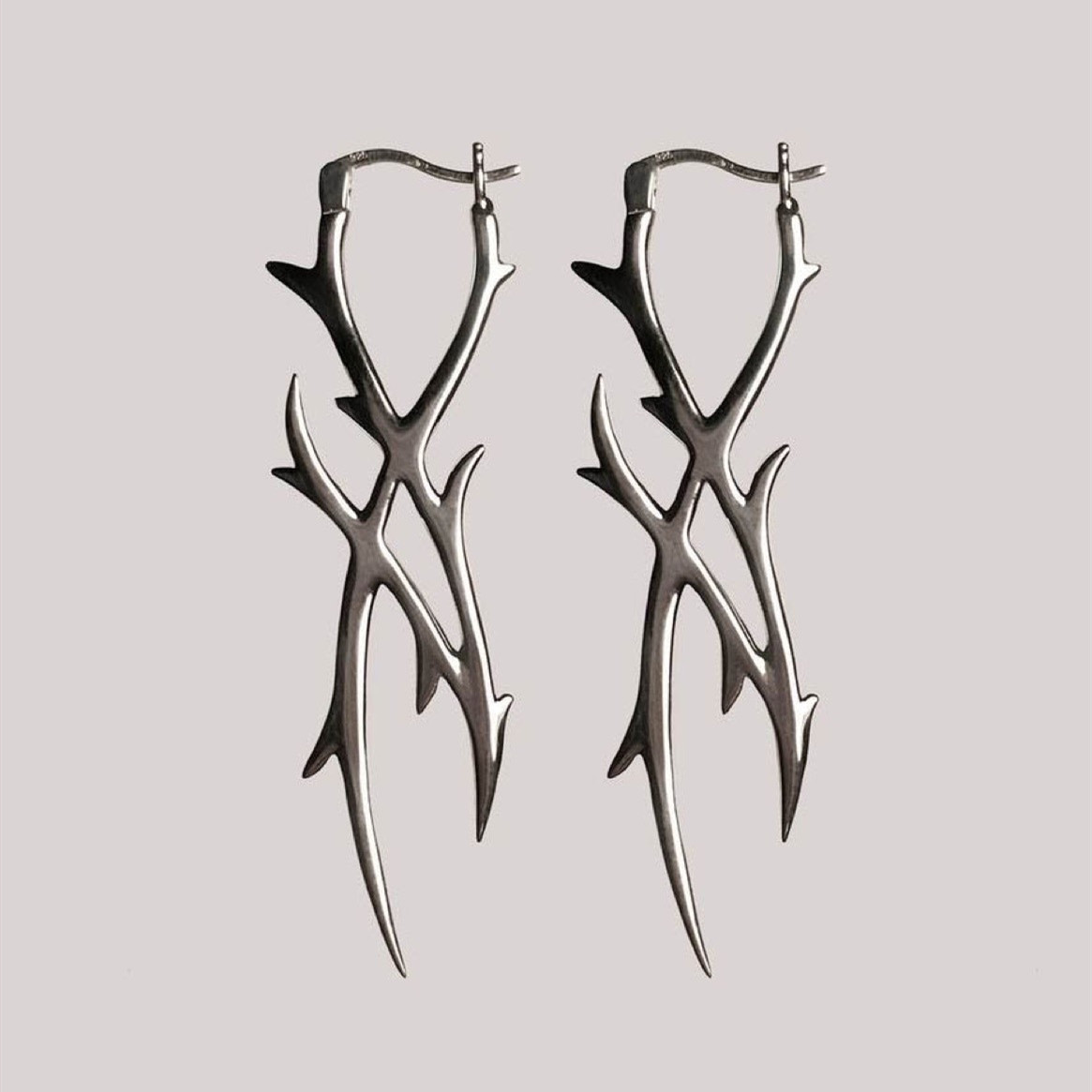 Special-interest Design Hollow Fluid Puncture-free Earrings