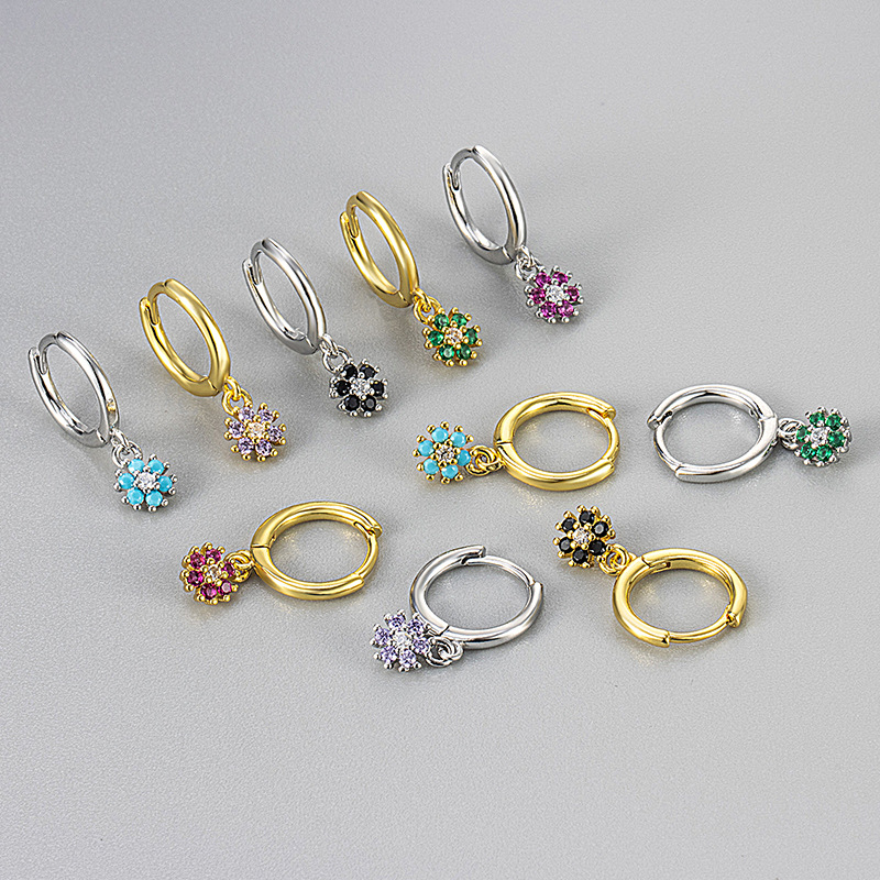 New Arrival Exquisite Round Snowflake Earrings Inlaid With Diamonds