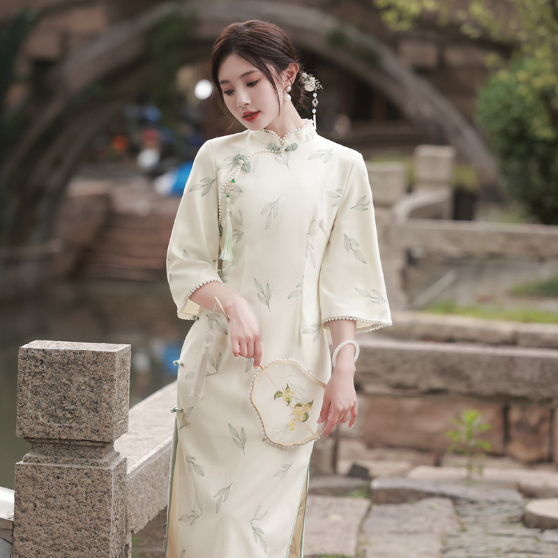Lace Bell-Sleeve Cheongsam Dress, picture 8 of 9