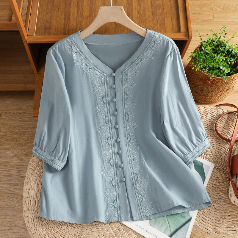 Solid-color Artistic Embroidered V-neck Short-sleeve Shirt
