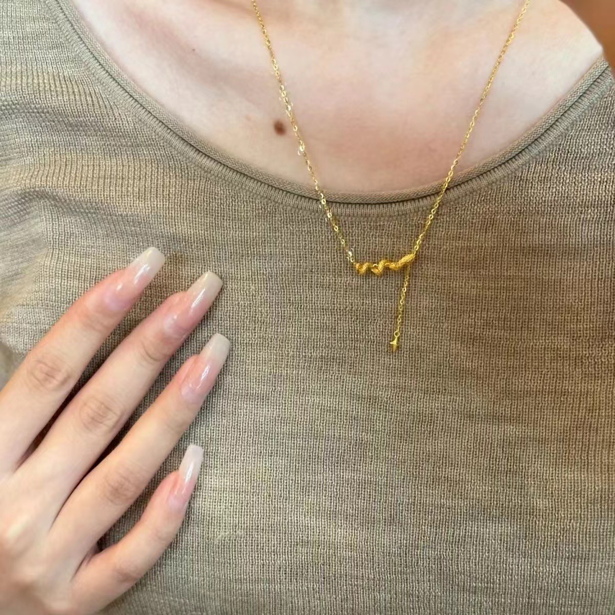 Super Gold Snake-shaped Four Eight-pointed Stars Tassel Necklace
