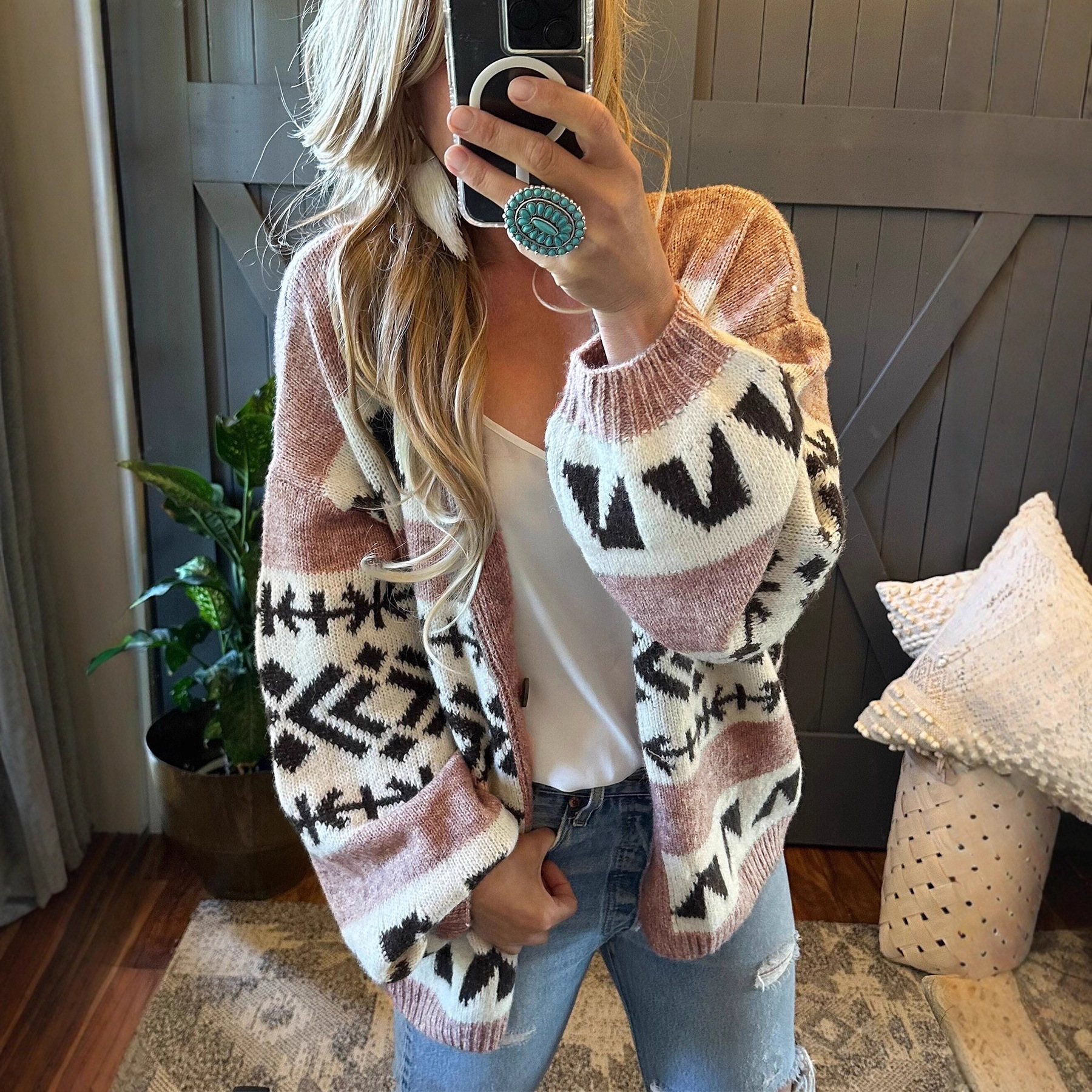 【ALUDE SELECT】bicolor shaggy knit Lilleke light roosimine sweater knitting pattern by Aleks
