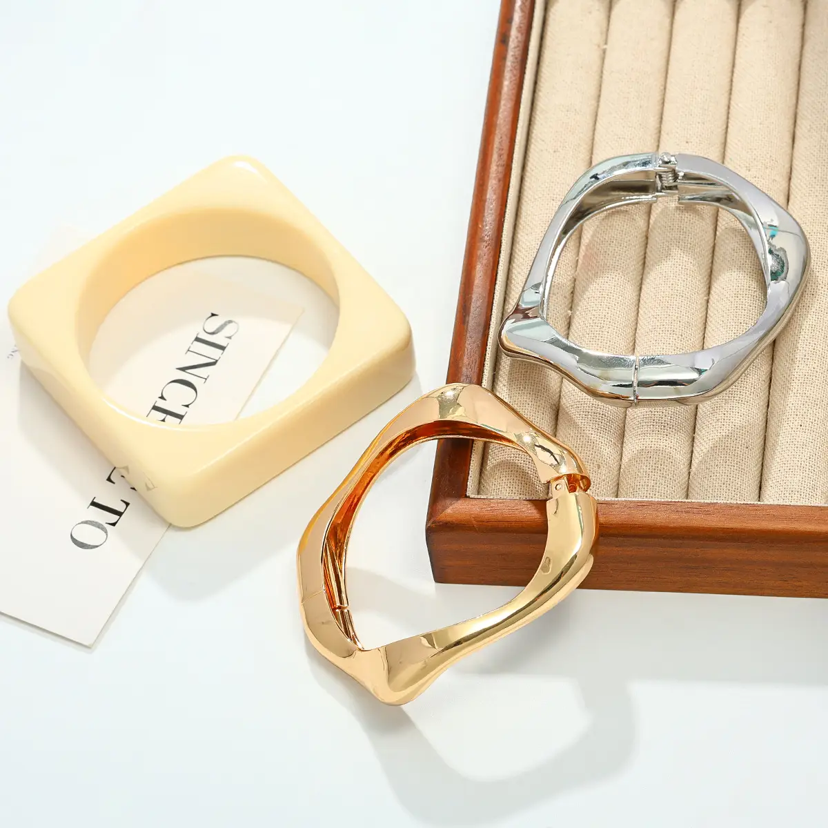 Bracelet Creative Retro Metal Glossy Surface Bracelet