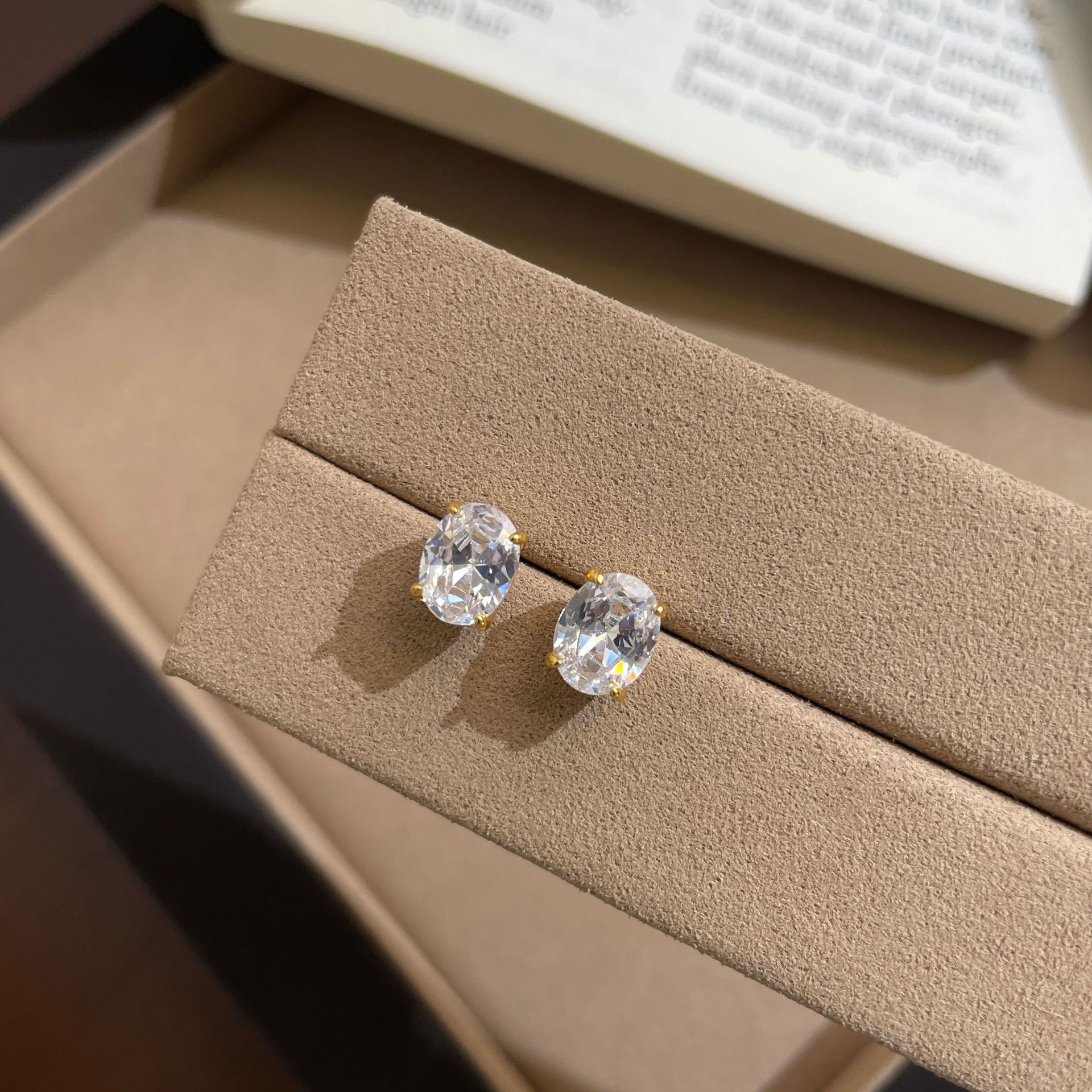 Fashionable Casual Womens Oval Zircon Stud Earrings thumbnail 5