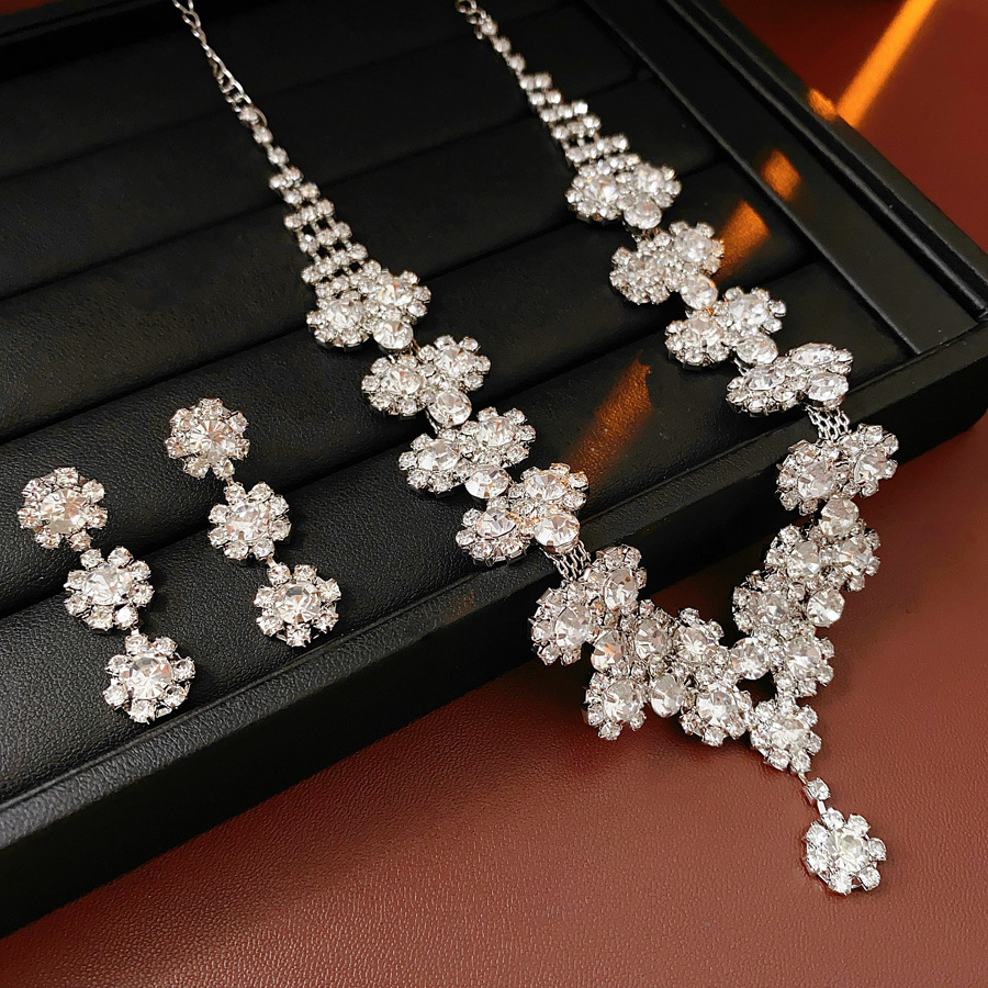 Diamond Sunflower Eardrops Green