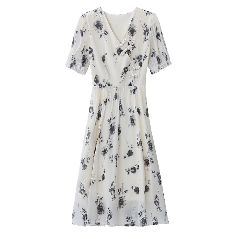 Elegant Chiffon Dress With A Fitted Waist For Women