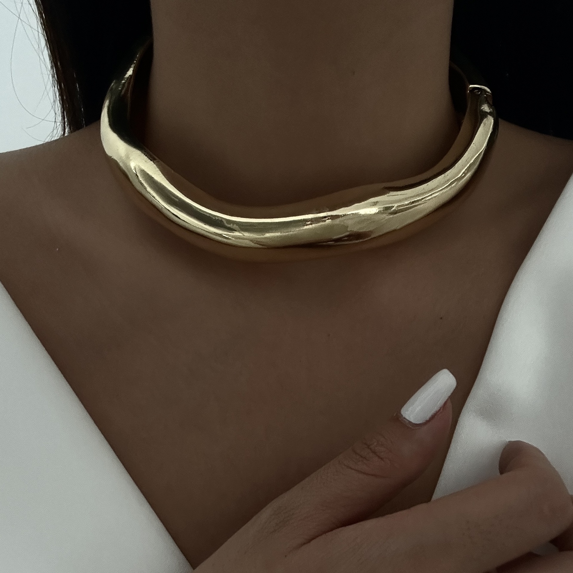 European And American Design Liquid Irregular Lava Collar Fashion Special-interest Texture Pleated Open Collar For Women