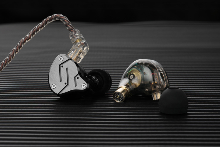 Can Changeover In-ear Headphones - Image 8