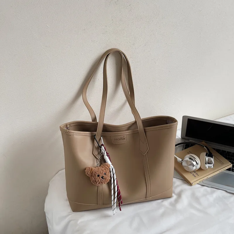 Niche Fashion Retro Shoulder Tote For Commuting - Khaki