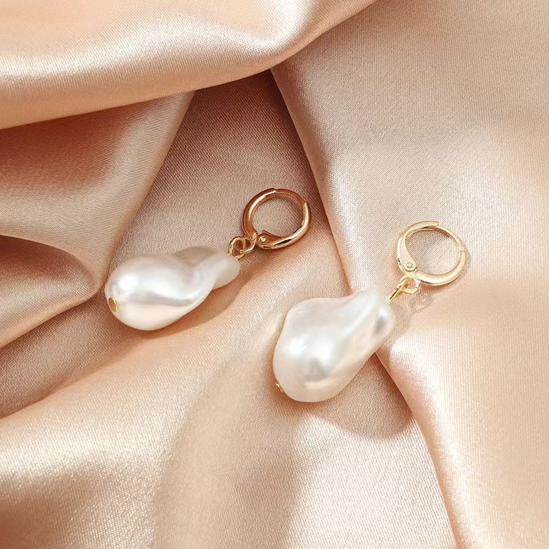 Retro Baroque Pearl Tassel Earrings