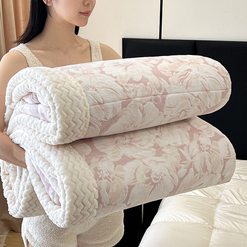 New Three-layer Composite Thermal Blanket For Office Naps