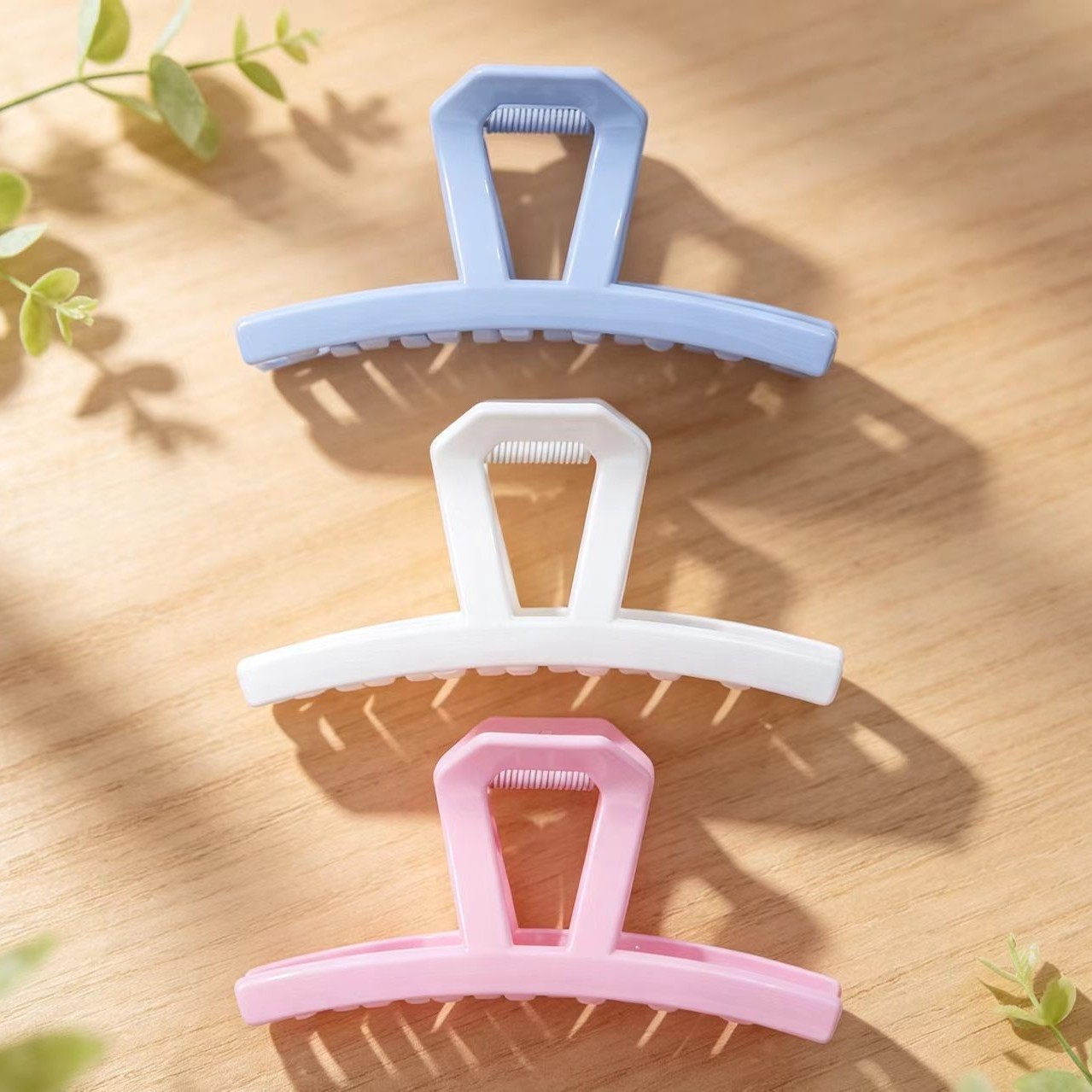 High-end Sophisticated Half-up Hair Clip With Shark Design