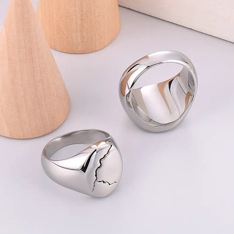 Minimalism Personality Design Black Crack Round Face Men's Ring