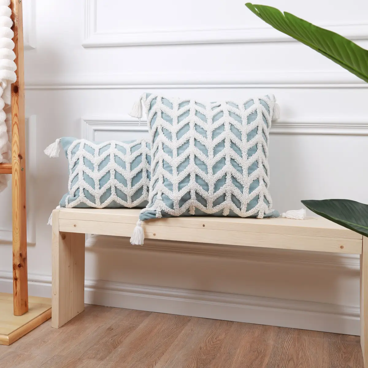 Blue And White Series Geometric Pattern Tufted Hug