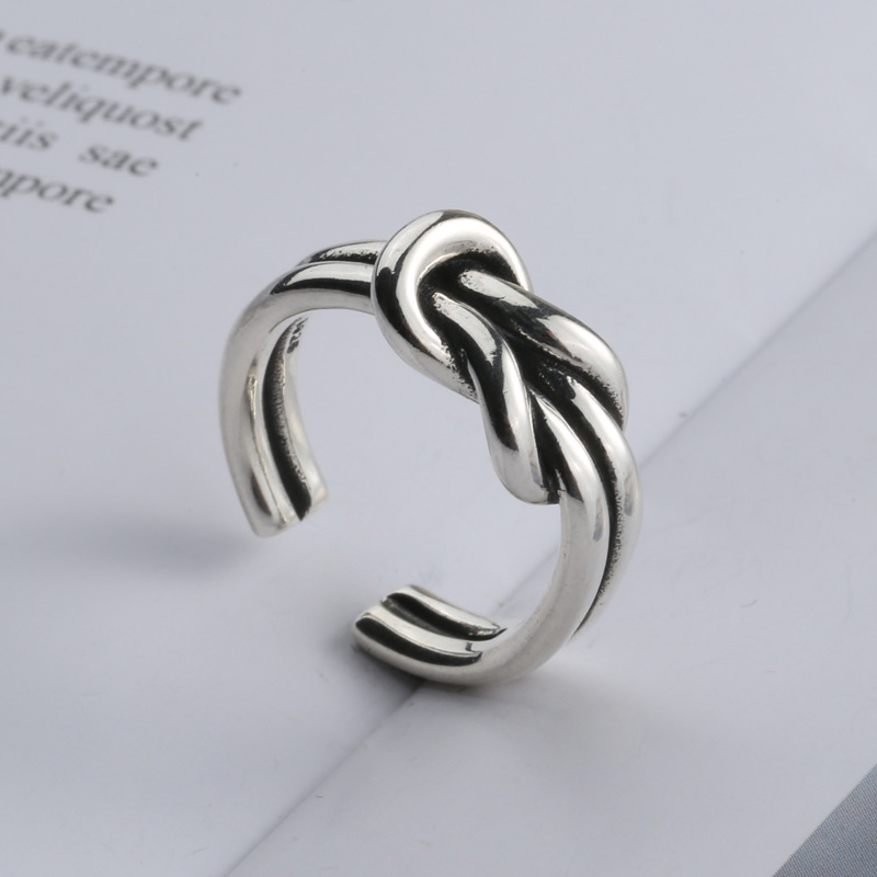 Female Twist Knot Knuckle Ring