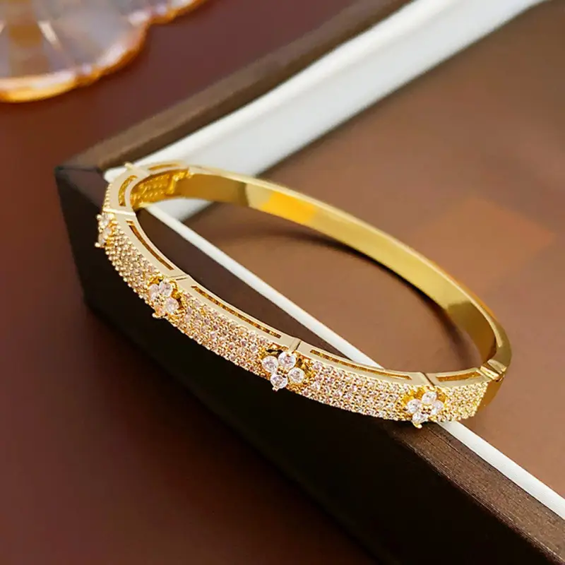 Fashionable Trendy Flower Bracelet Fully Set With Diamonds