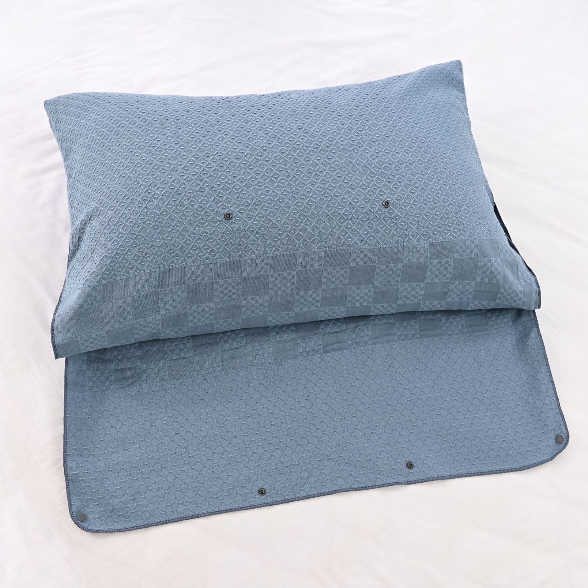 Jacquard Nordic Style Pair Of Bed Sheets And Pillowcases