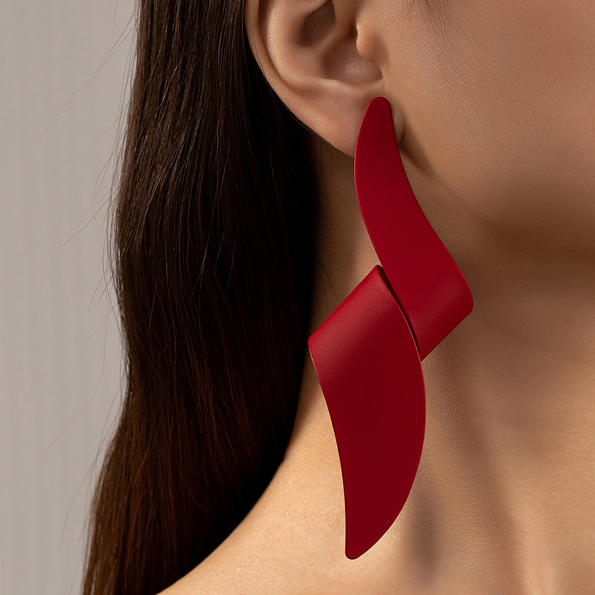 Simple And Stylish Personality Large Twisted Glossy Painted Earrings