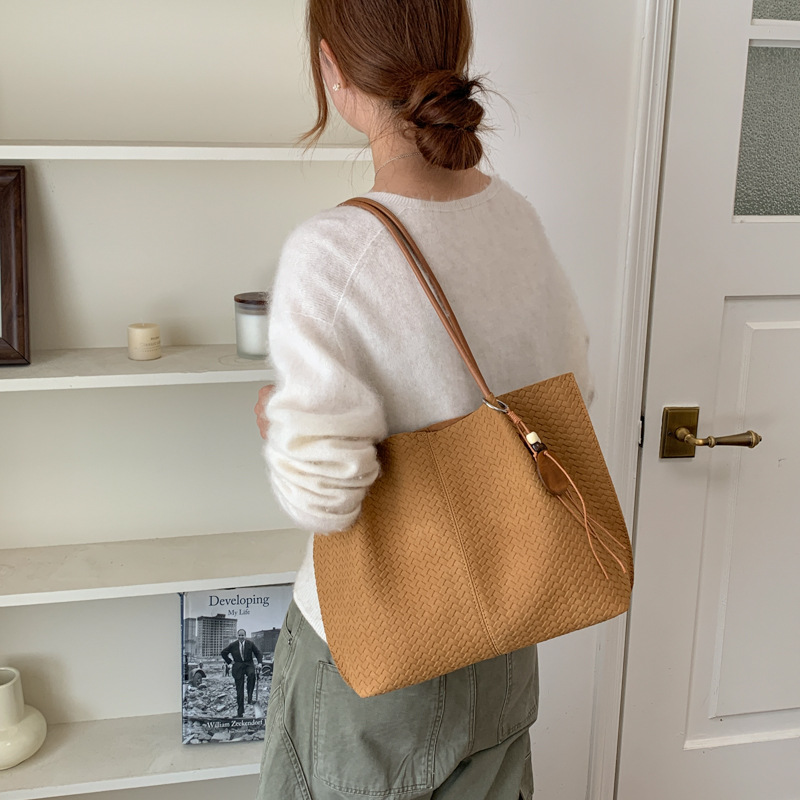 https://cf.cjdropshipping.com/quick/product/6384a0d0-39cc-46e3-b7fb-a7b673dbc4af.jpg