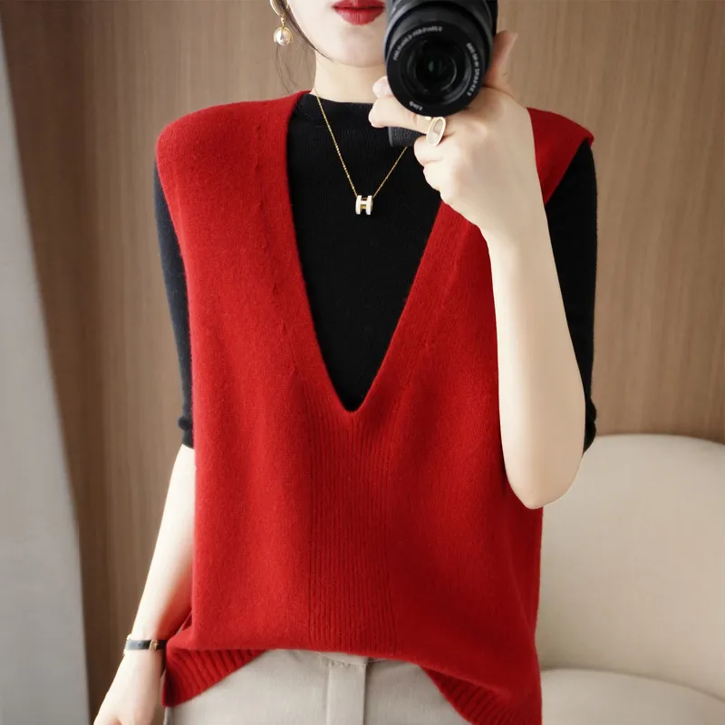 Solid Color Pullover Outerwear Knitted Vest - Cherry Red