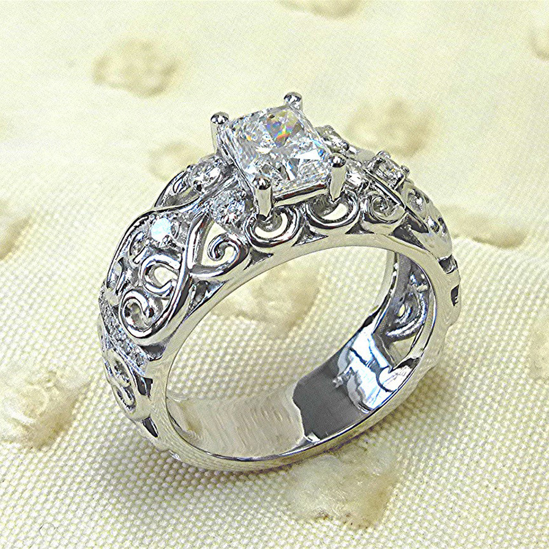 Womens Retro Court-Style Hollowed-Out Zircon Ring
