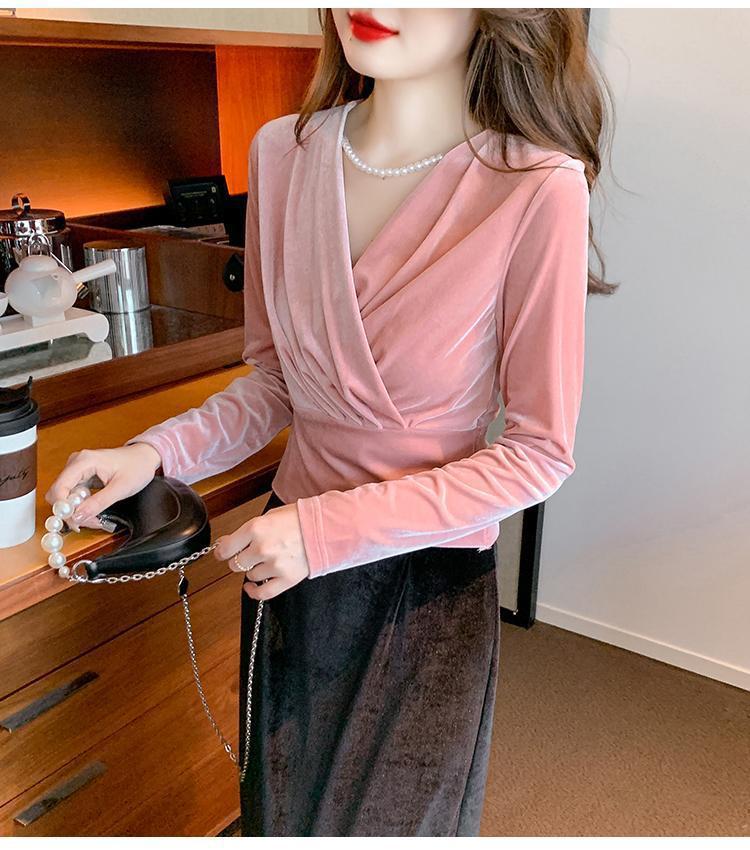 Flattering Slim-Fit V-Neck Cropped Puff Sleeve Top