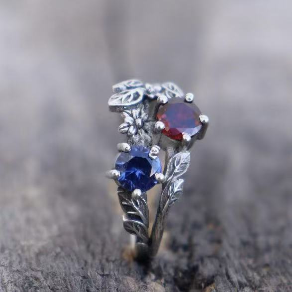 Womens Minimalist Stylish Ring Featuring A Small Flower And Leaf Design