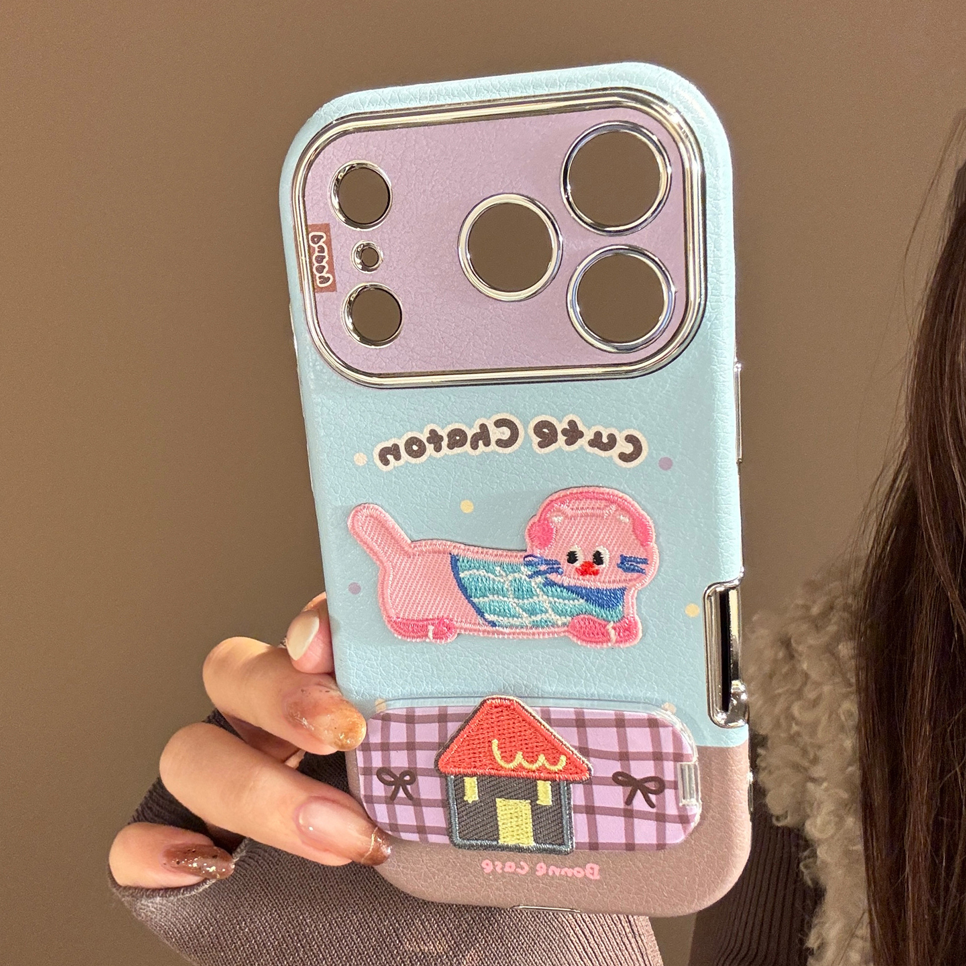 Embroidered Cat And Puppy Phone Case In Colorful Leather With A Mirror Finish