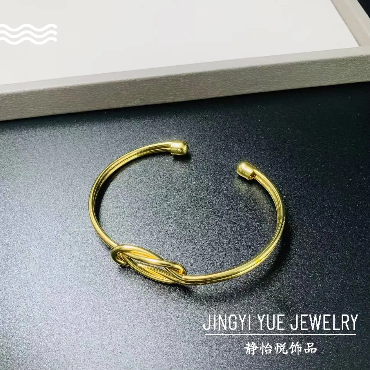 Love Knotted Brass Bracelet Design Light Luxury Opening