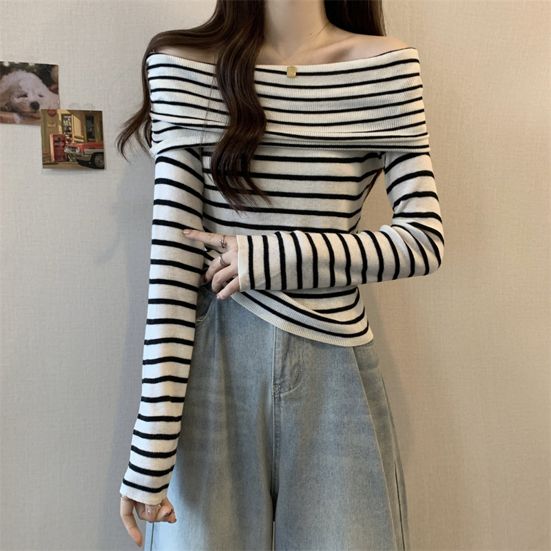 Title 12, Autumn New Off-shoulder Striped Sweater