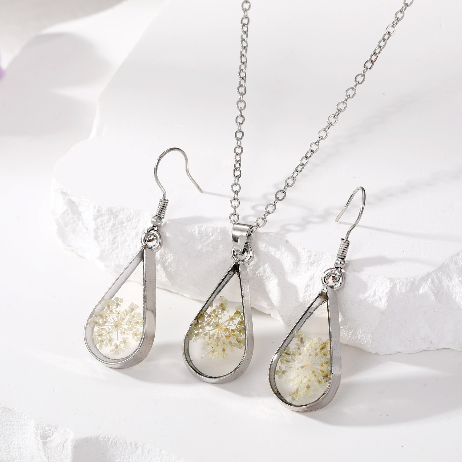 Original European And American-style Waterdrop-Shaped Dried Flower Babys Breath Bouquet Necklace And Earrings