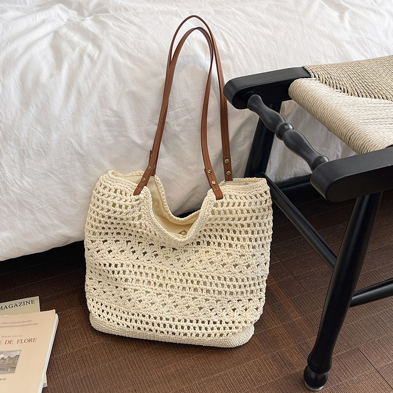Hollow-out Straw Beach Bag For Seaside Vacations