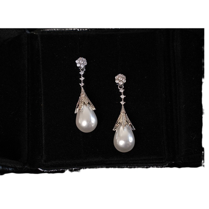 French Style Classic Retro High-grade Light Luxury Temperament Shining Water Drop Pearl Earrings