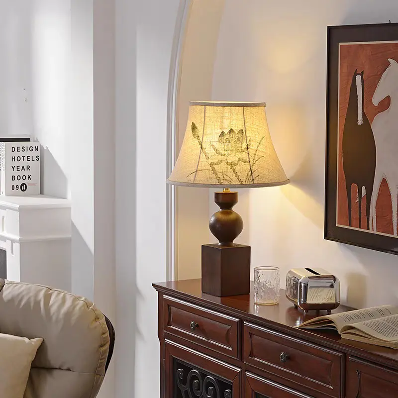 Beautiful French-style Vintage Solid-wood Mid-century Table Lamp