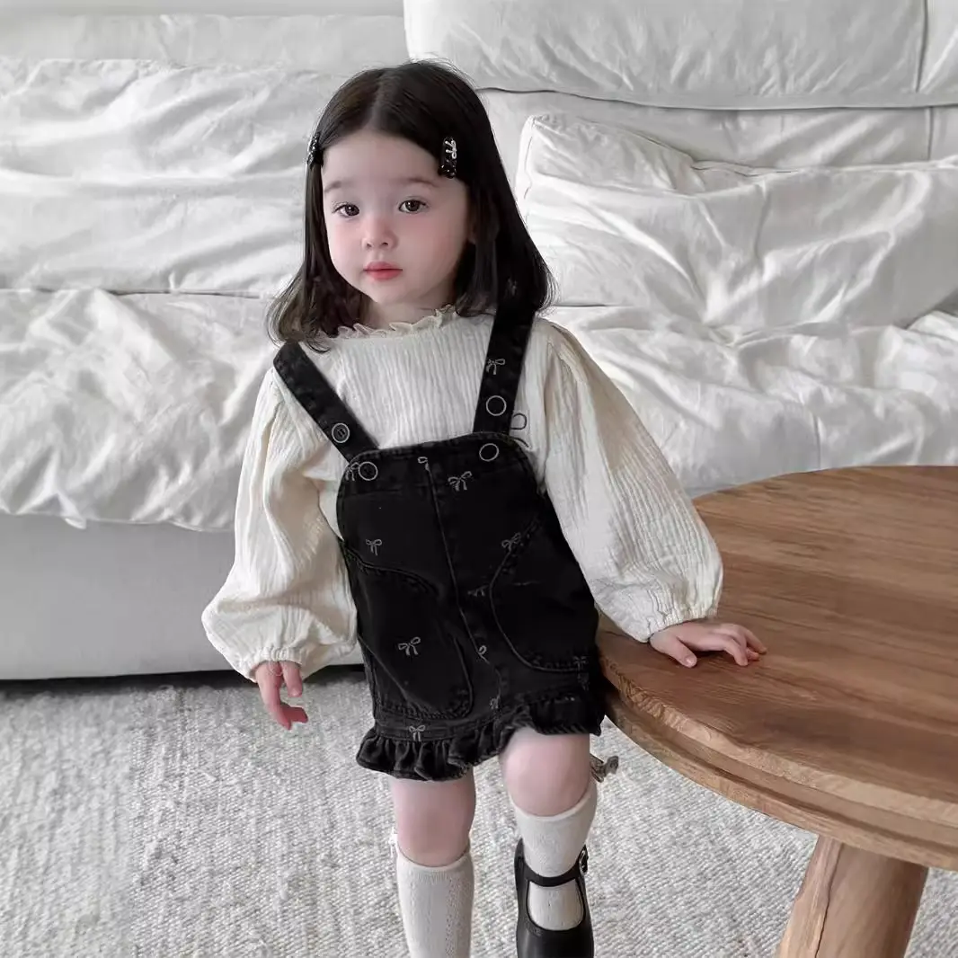 Lantern-sleeve Doll Shirt With A Denim Suspender