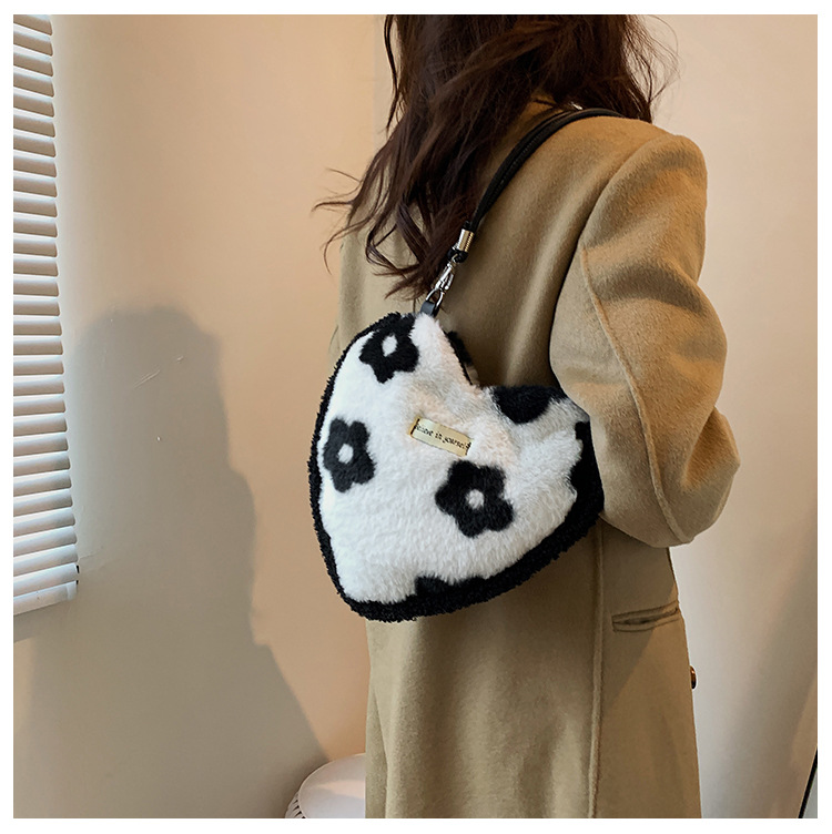 Title 6, Large capacity new fashion casual plush shoulde...