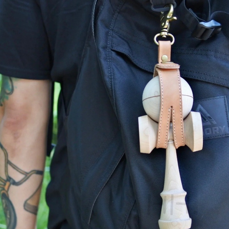 Breloc Kendama cu buclă suspendată pentru depozitarea bilelor de truc